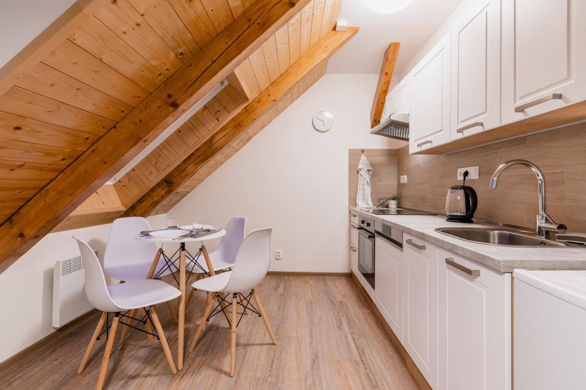 Romanticky Loft Parking U Hlavniho Nadrazi Alamóc Kültér fotó